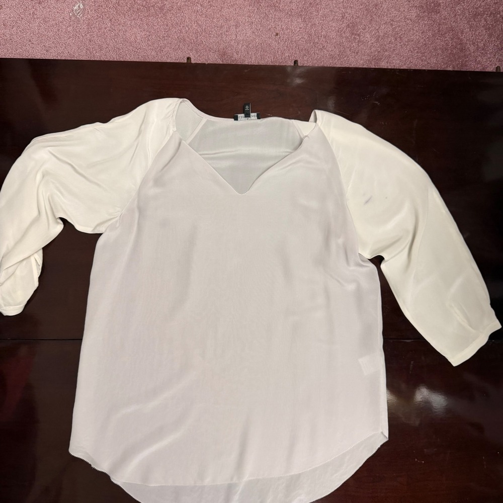 Eileen Fisher 100% Silk V-Neck Blouse Light Gray Silver Raglan Sleeve Small